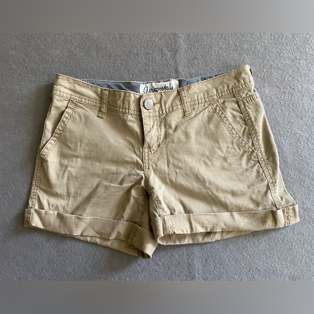 🌞 Aeropostale Beige Twill Chino Shorts 👟
Size 0